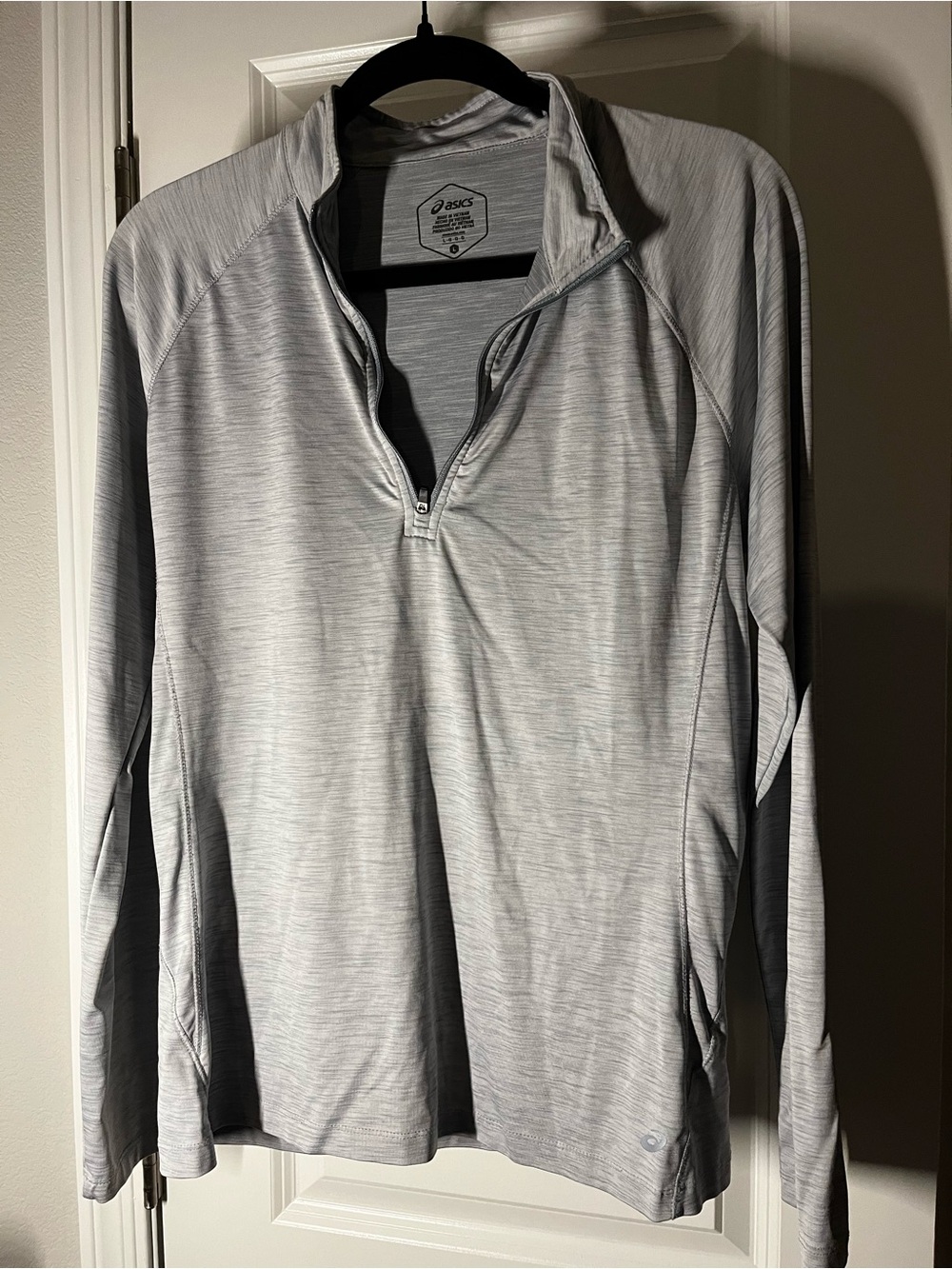 ASICS Men's Light Gray Long-Sleeve Quarter-Zip Performance Top